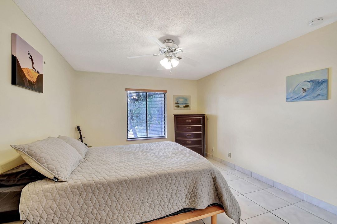 For Sale: $265,000 (2 beds, 2 baths, 1111 Square Feet)