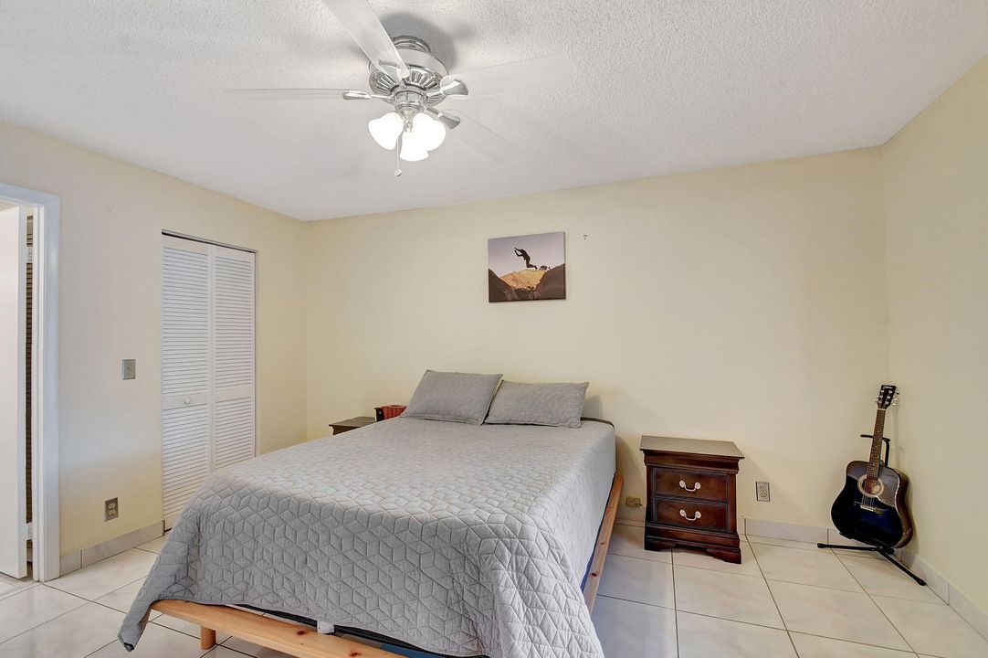 For Sale: $265,000 (2 beds, 2 baths, 1111 Square Feet)