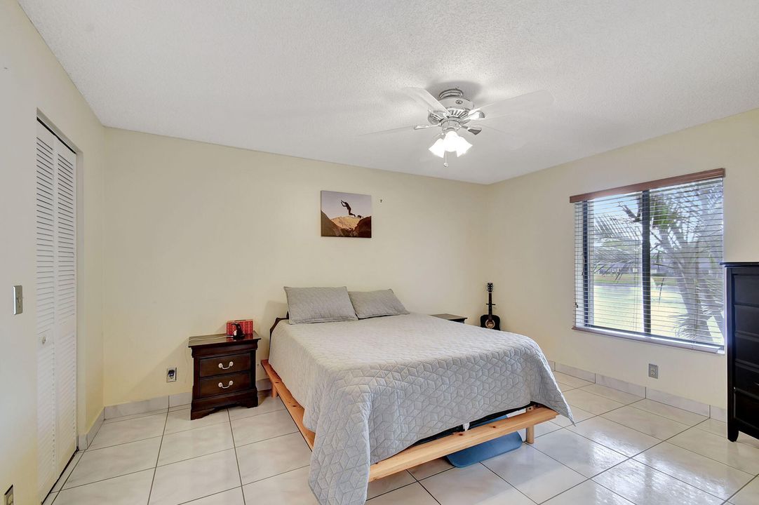 For Sale: $265,000 (2 beds, 2 baths, 1111 Square Feet)