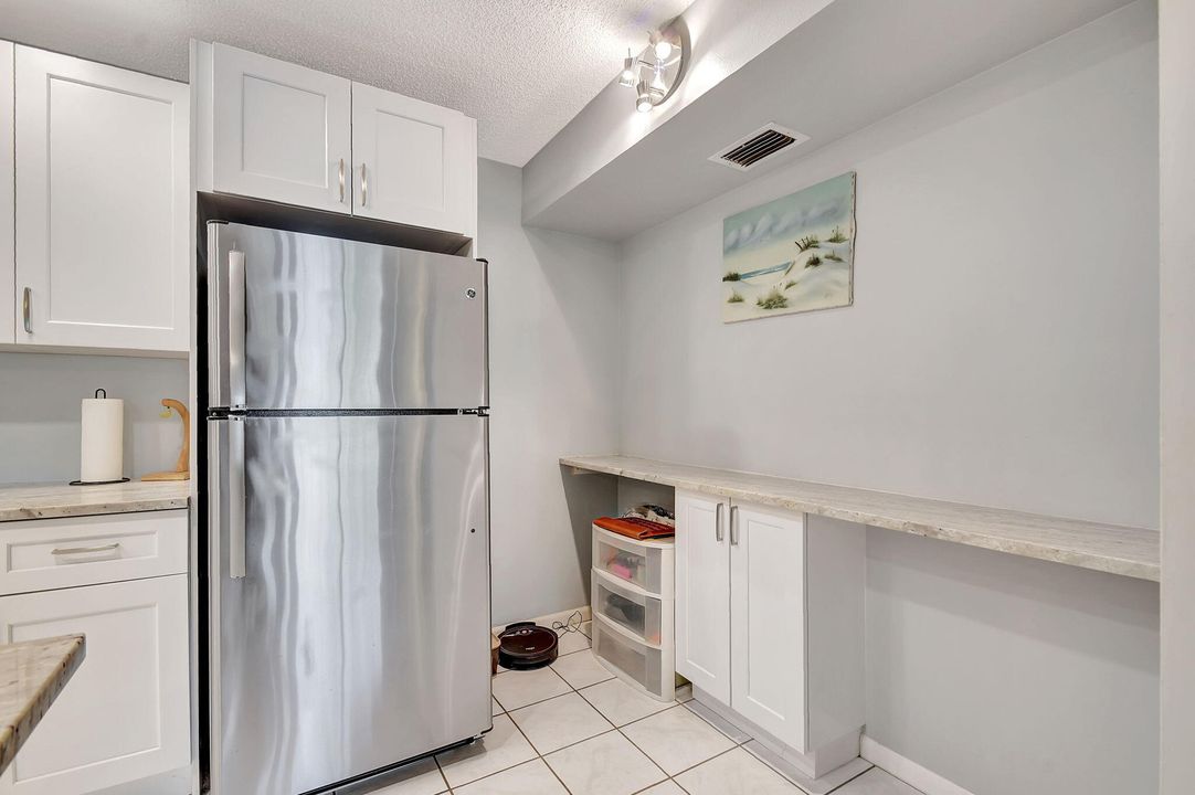 For Sale: $265,000 (2 beds, 2 baths, 1111 Square Feet)