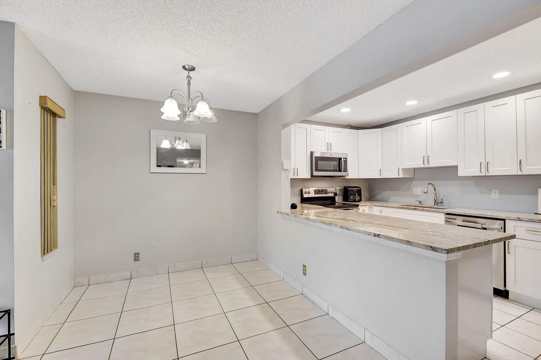 For Sale: $265,000 (2 beds, 2 baths, 1111 Square Feet)