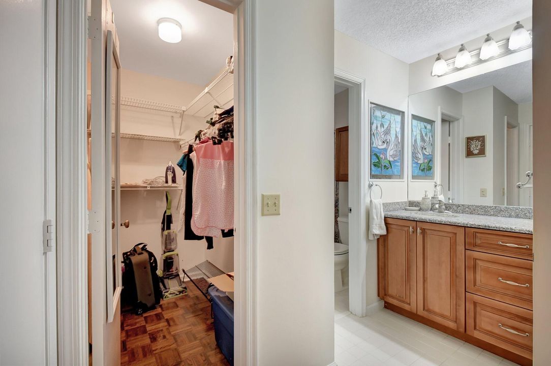 For Sale: $299,000 (2 beds, 2 baths, 1404 Square Feet)