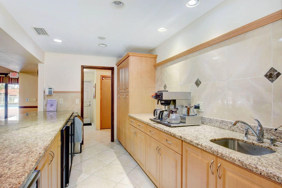 For Sale: $299,000 (2 beds, 2 baths, 1404 Square Feet)