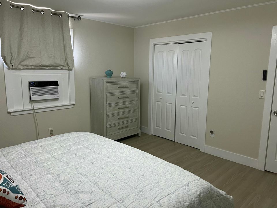 For Sale: $330,000 (3 beds, 1 baths, 970 Square Feet)