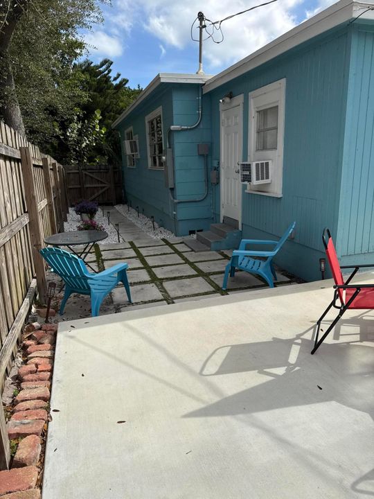 For Sale: $330,000 (3 beds, 1 baths, 970 Square Feet)