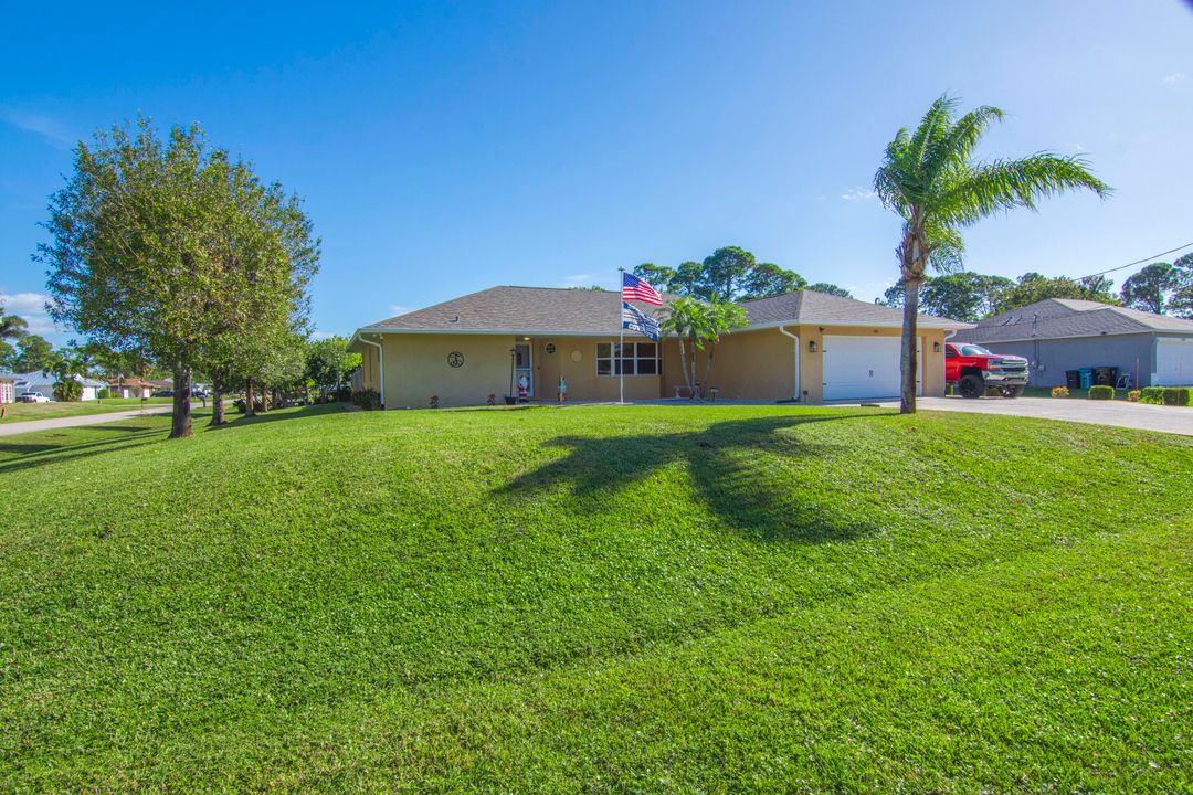 For Sale: $469,000 (3 beds, 2 baths, 1936 Square Feet)