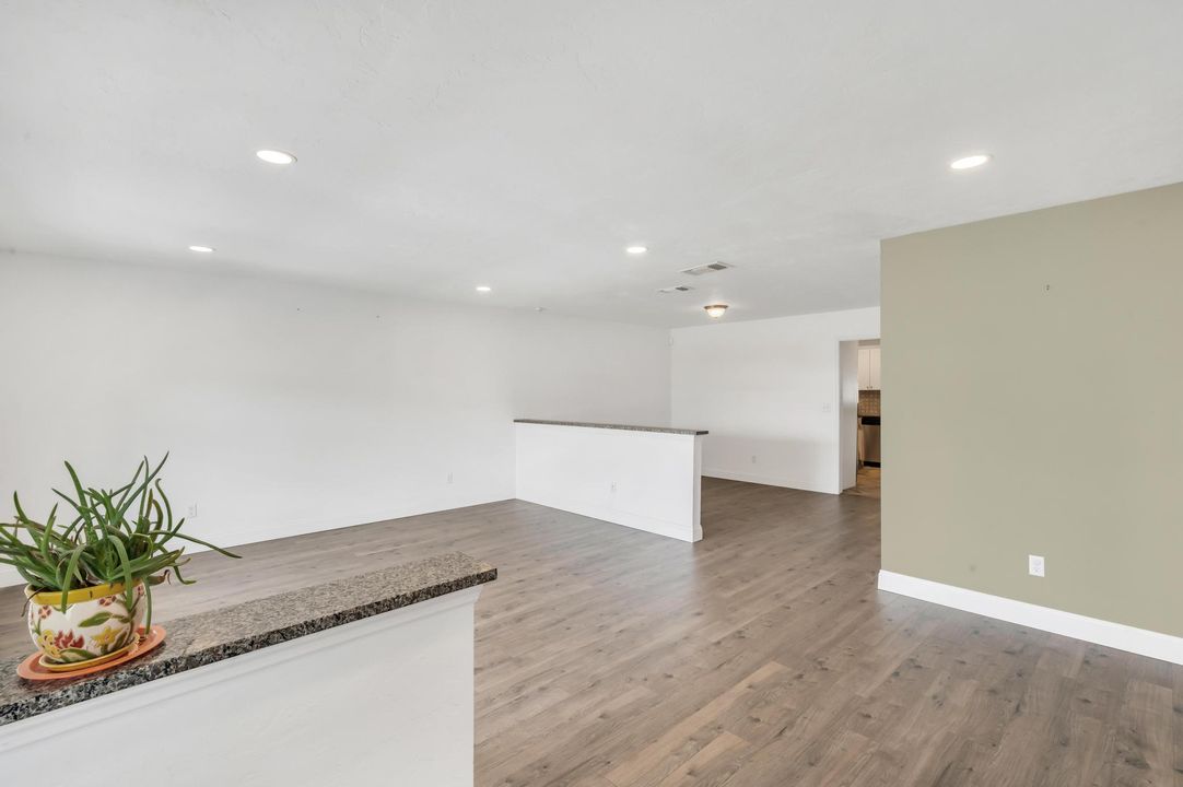 For Sale: $419,900 (3 beds, 2 baths, 1708 Square Feet)