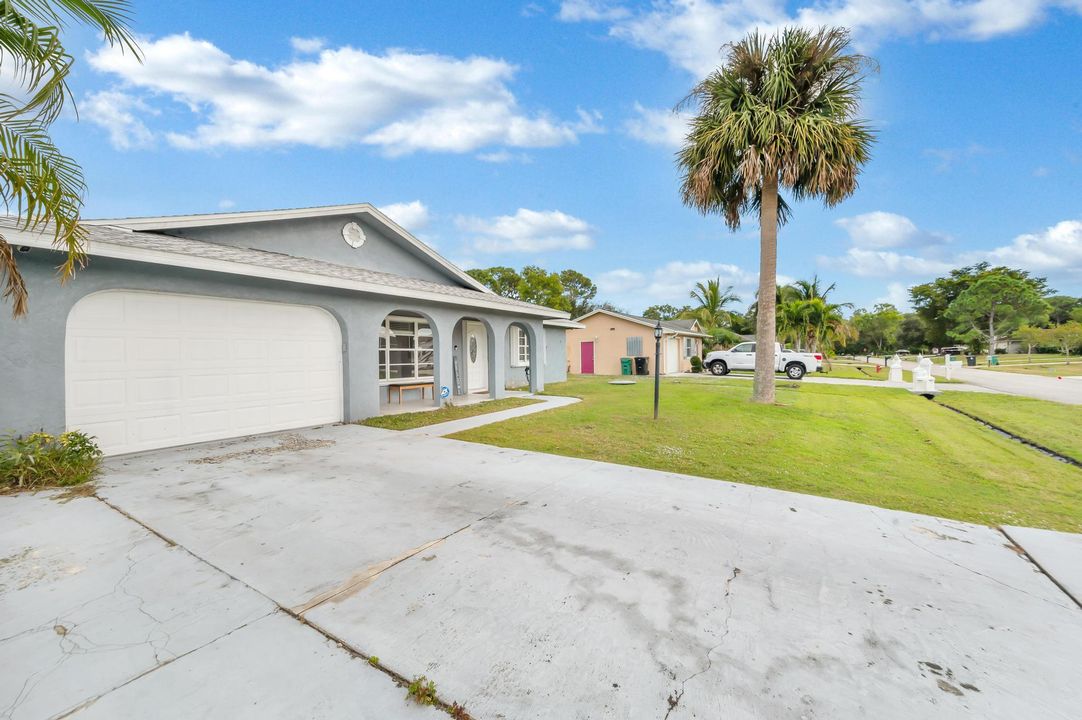 For Sale: $419,900 (3 beds, 2 baths, 1708 Square Feet)