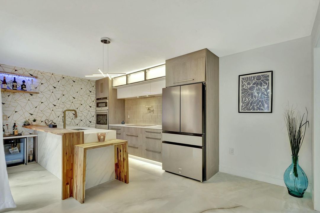 For Sale: $389,000 (2 beds, 2 baths, 1264 Square Feet)