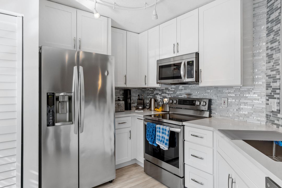 For Sale: $429,000 (3 beds, 2 baths, 1386 Square Feet)