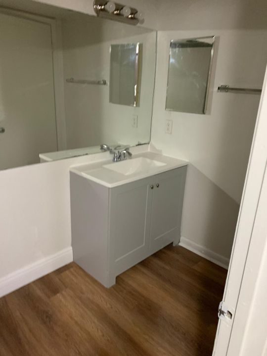 For Rent: $1,925 (2 beds, 1 baths, 835 Square Feet)