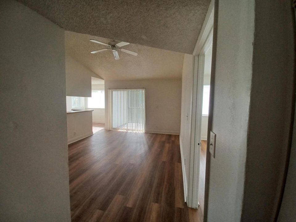 For Rent: $1,925 (2 beds, 1 baths, 835 Square Feet)