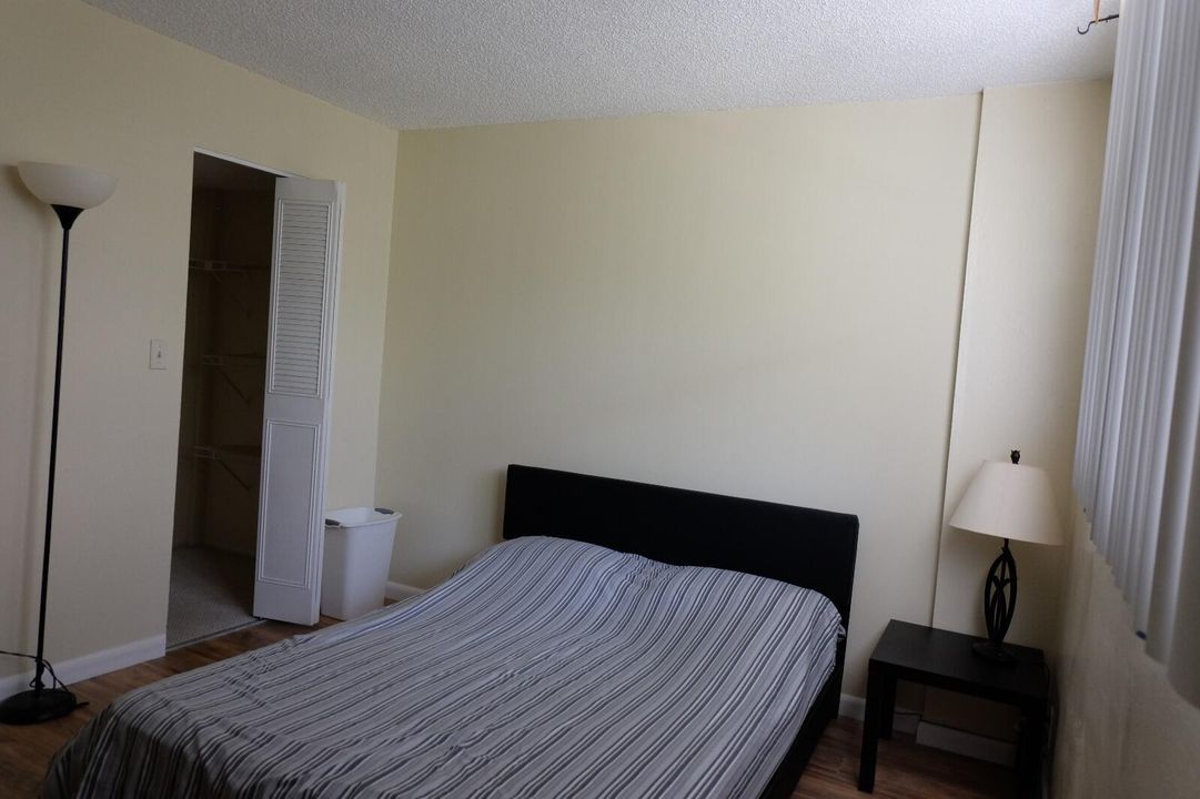 For Sale: $249,000 (2 beds, 2 baths, 975 Square Feet)