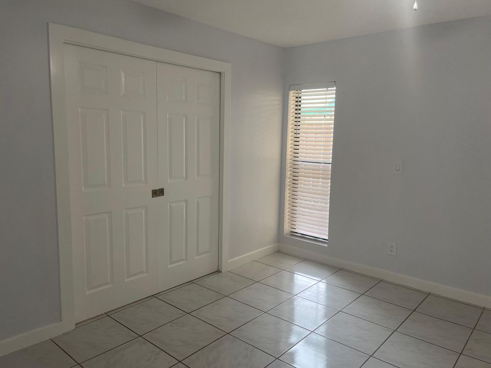 For Sale: $185,000 (1 beds, 1 baths, 627 Square Feet)