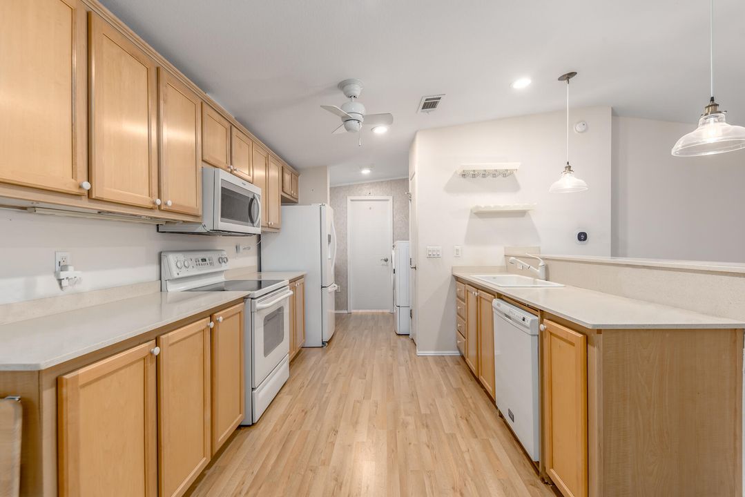 For Sale: $169,000 (2 beds, 2 baths, 1188 Square Feet)