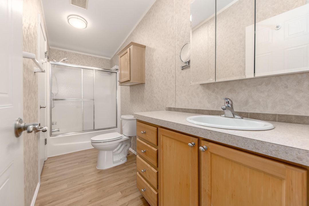 For Sale: $169,000 (2 beds, 2 baths, 1188 Square Feet)