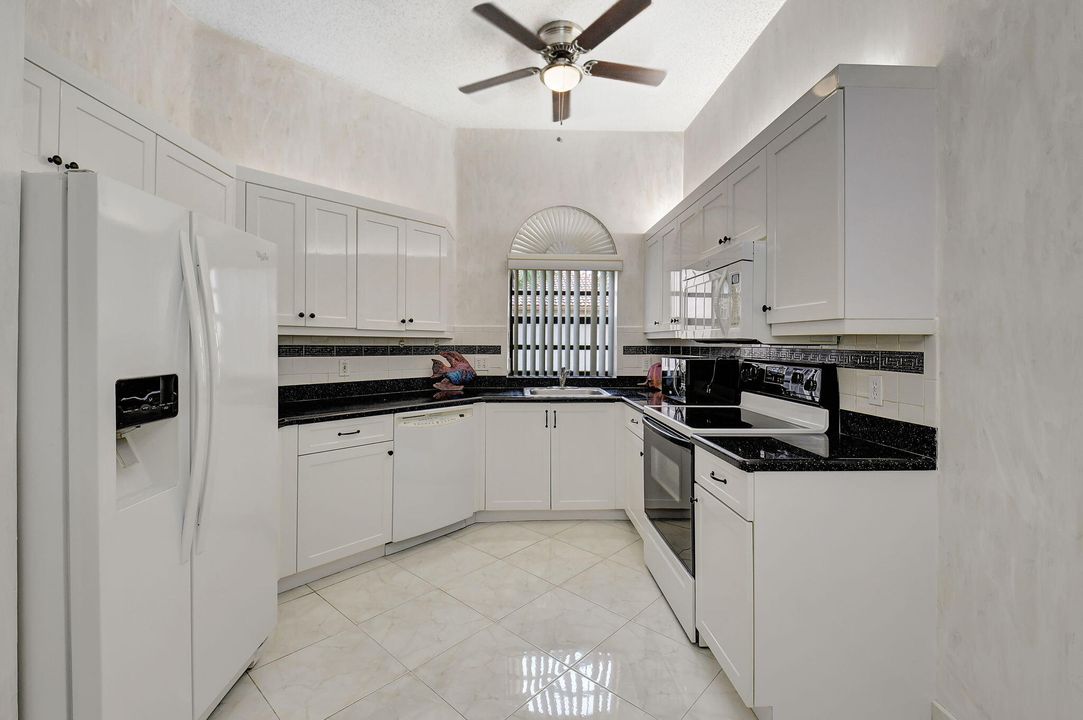 For Sale: $280,000 (3 beds, 2 baths, 1657 Square Feet)