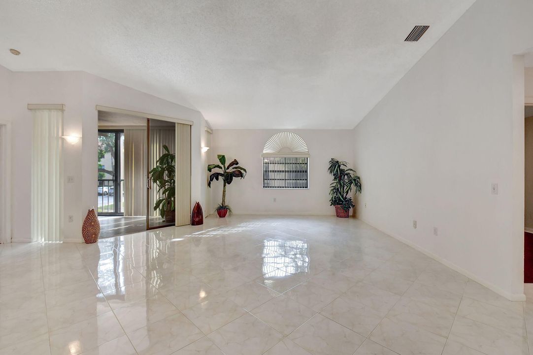 For Sale: $280,000 (3 beds, 2 baths, 1657 Square Feet)