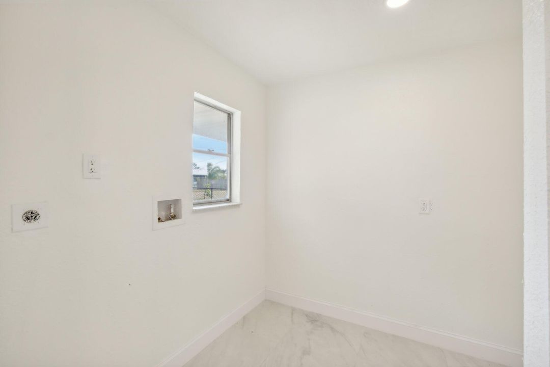 For Sale: $350,000 (3 beds, 2 baths, 1395 Square Feet)