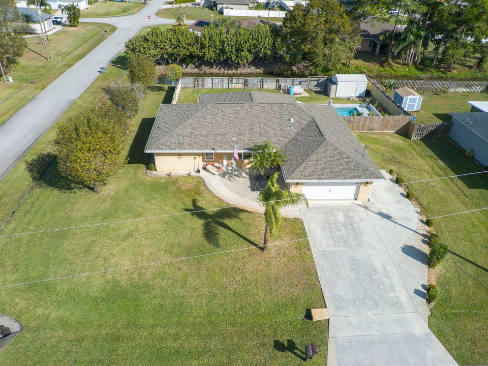 For Sale: $469,000 (3 beds, 2 baths, 1936 Square Feet)