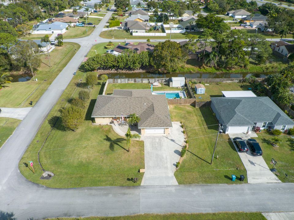 For Sale: $469,000 (3 beds, 2 baths, 1936 Square Feet)