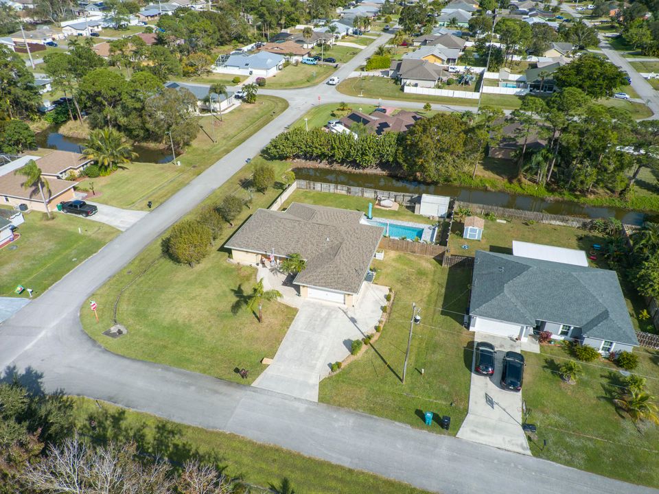 For Sale: $469,000 (3 beds, 2 baths, 1936 Square Feet)