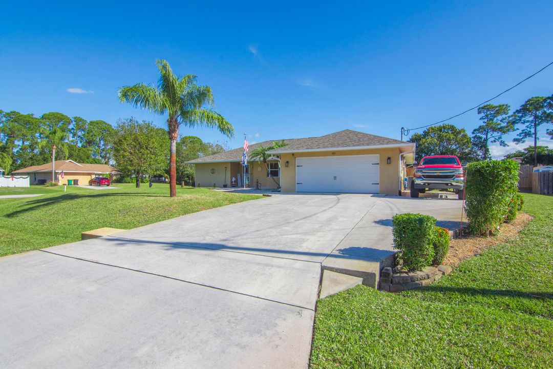 For Sale: $469,000 (3 beds, 2 baths, 1936 Square Feet)