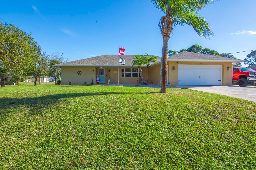 For Sale: $469,000 (3 beds, 2 baths, 1936 Square Feet)