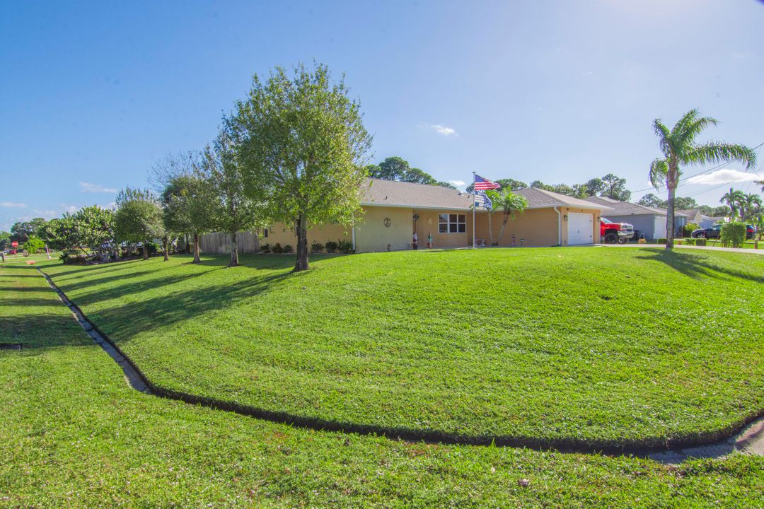 For Sale: $469,000 (3 beds, 2 baths, 1936 Square Feet)