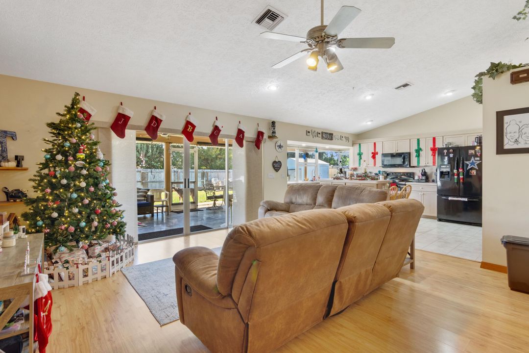 For Sale: $469,000 (3 beds, 2 baths, 1936 Square Feet)