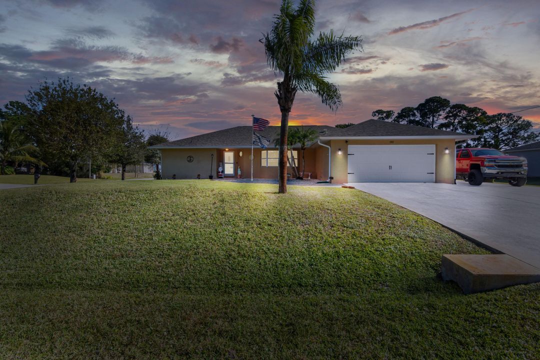 For Sale: $469,000 (3 beds, 2 baths, 1936 Square Feet)