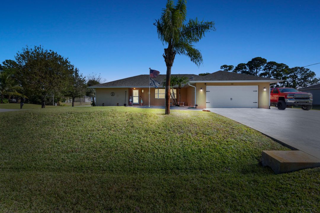 For Sale: $469,000 (3 beds, 2 baths, 1936 Square Feet)