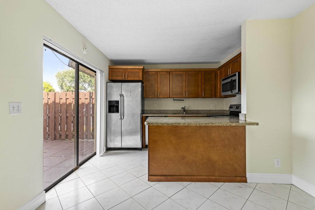 For Sale: $285,000 (2 beds, 2 baths, 1236 Square Feet)