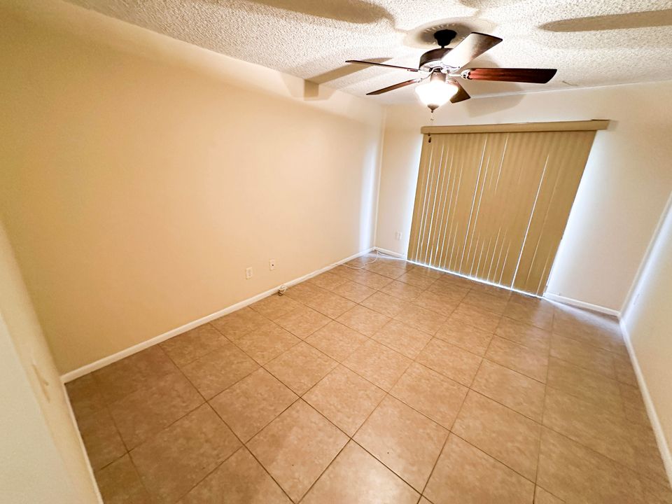 For Sale: $319,000 (2 beds, 2 baths, 1214 Square Feet)