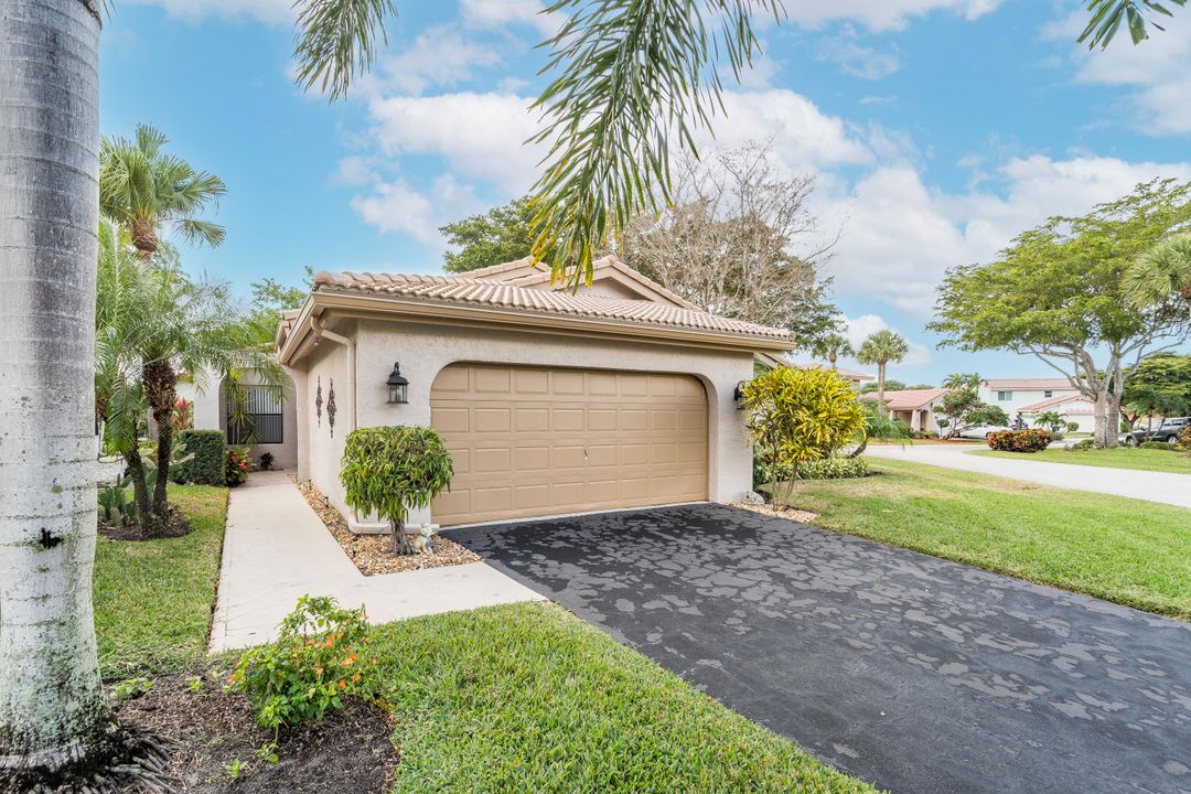 For Sale: $499,000 (2 beds, 2 baths, 1649 Square Feet)