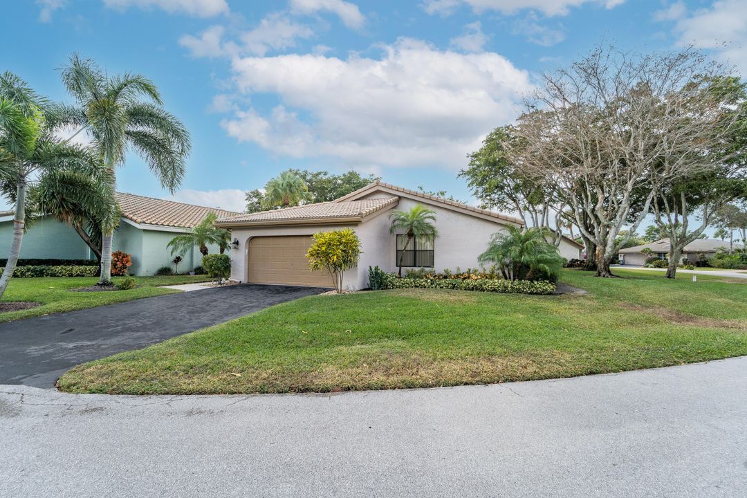 For Sale: $499,000 (2 beds, 2 baths, 1649 Square Feet)