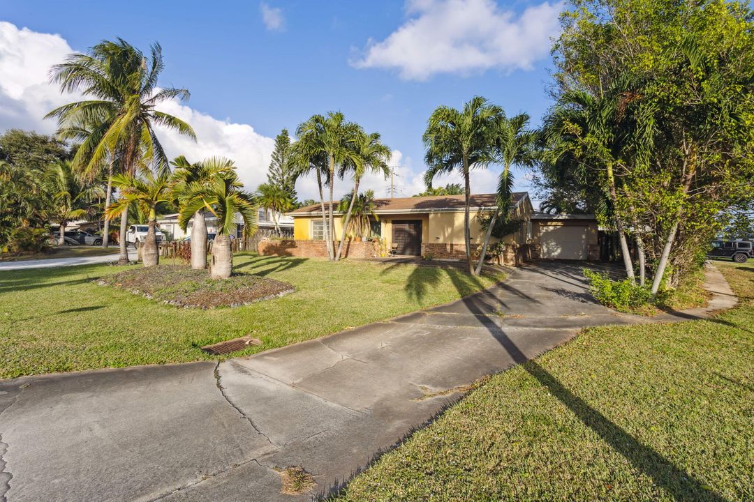 For Sale: $550,000 (3 beds, 2 baths, 2084 Square Feet)