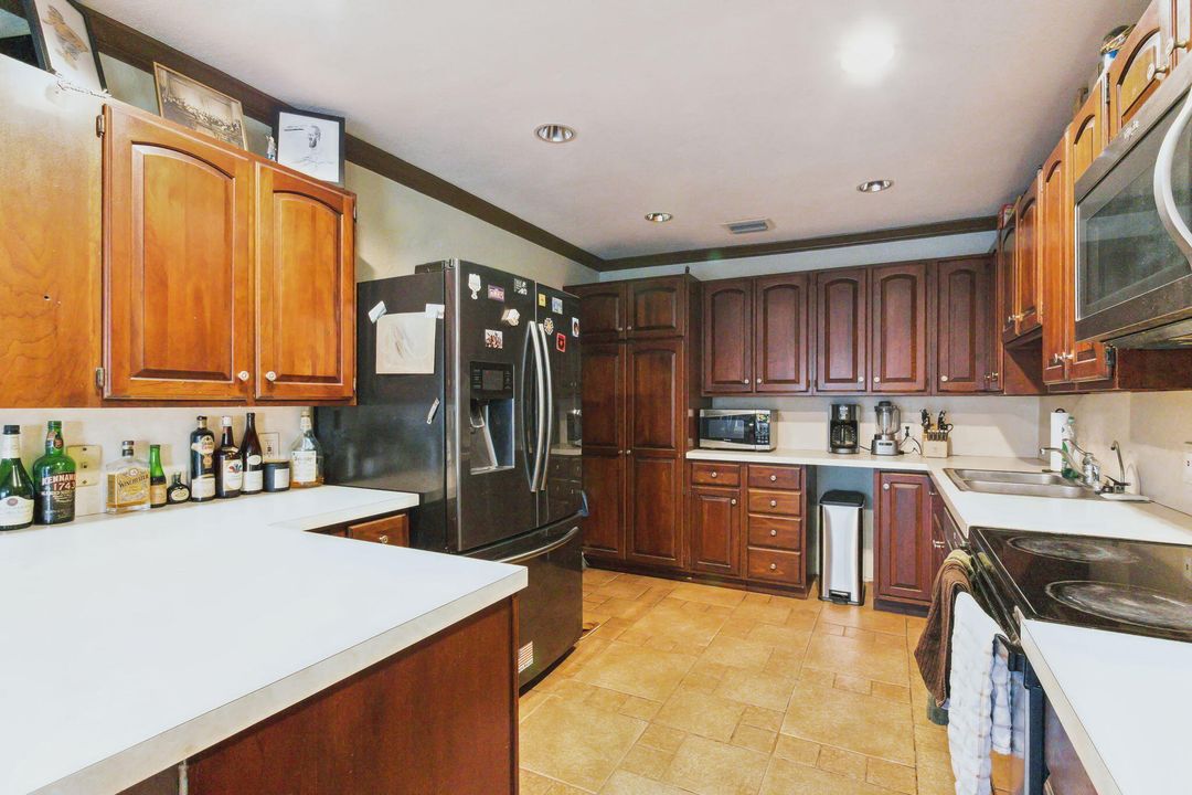 For Sale: $550,000 (3 beds, 2 baths, 2084 Square Feet)