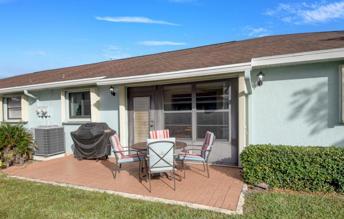 For Sale: $299,000 (2 beds, 2 baths, 1404 Square Feet)