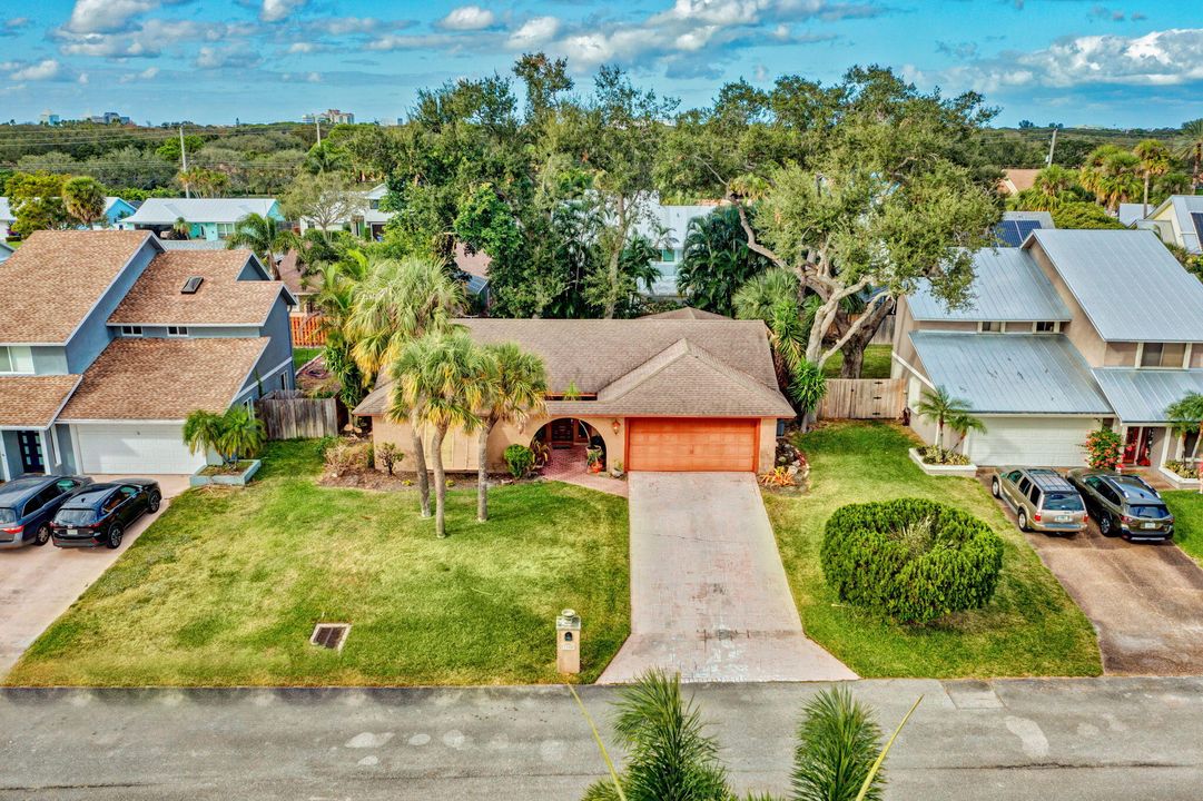 For Sale: $624,900 (3 beds, 2 baths, 1568 Square Feet)