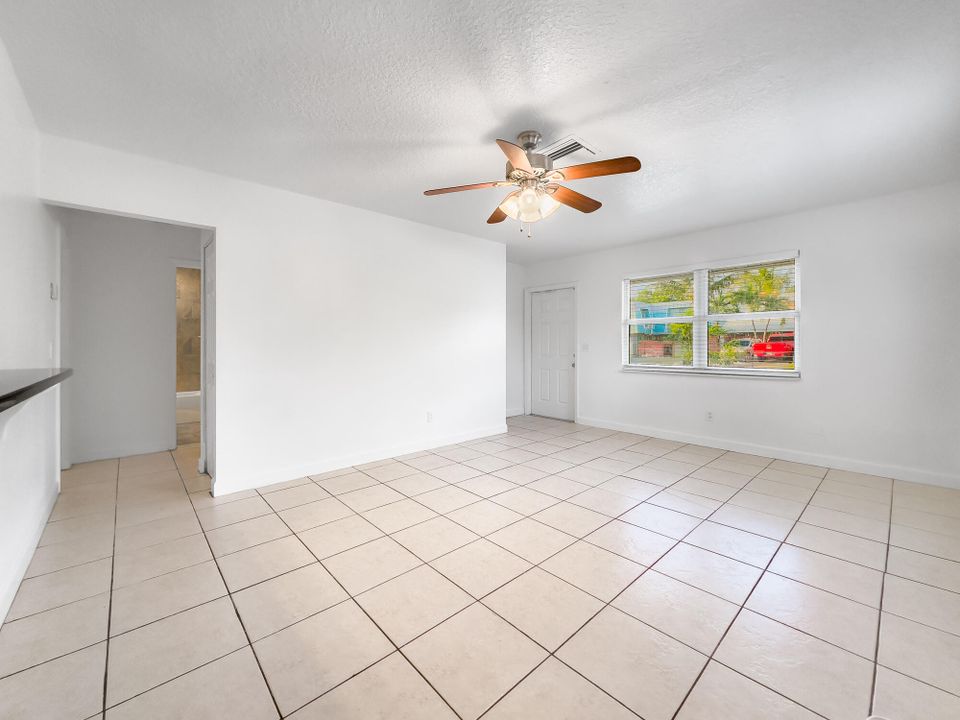 For Rent: $2,100 (2 beds, 2 baths, 896 Square Feet)