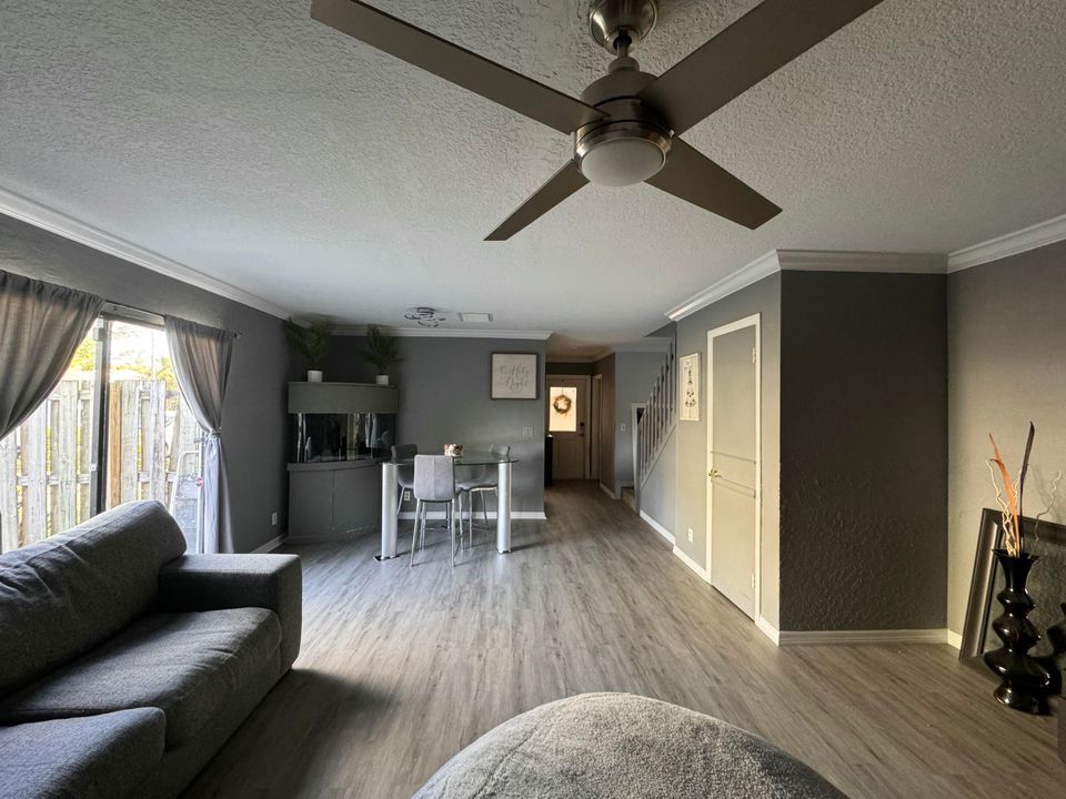 For Sale: $340,000 (3 beds, 2 baths, 1378 Square Feet)