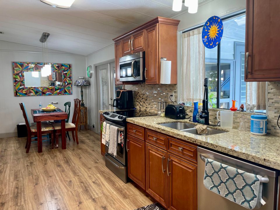 For Sale: $267,000 (3 beds, 2 baths, 1300 Square Feet)