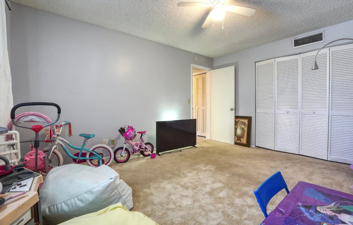 For Sale: $139,000 (2 beds, 2 baths, 1088 Square Feet)