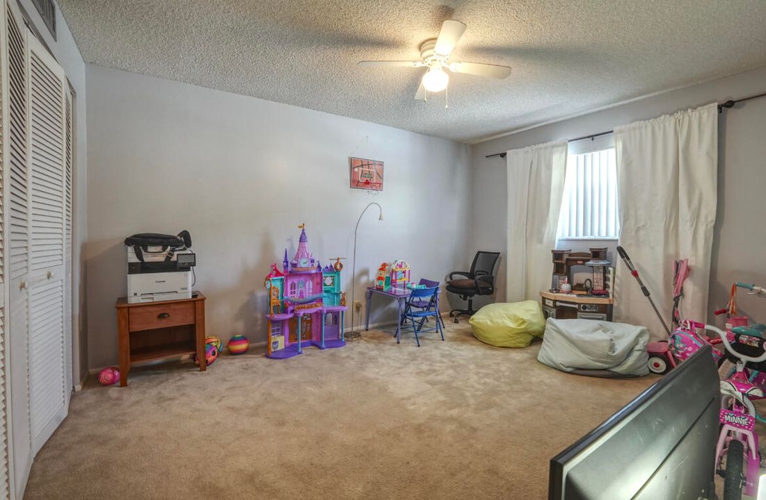 For Sale: $139,000 (2 beds, 2 baths, 1088 Square Feet)