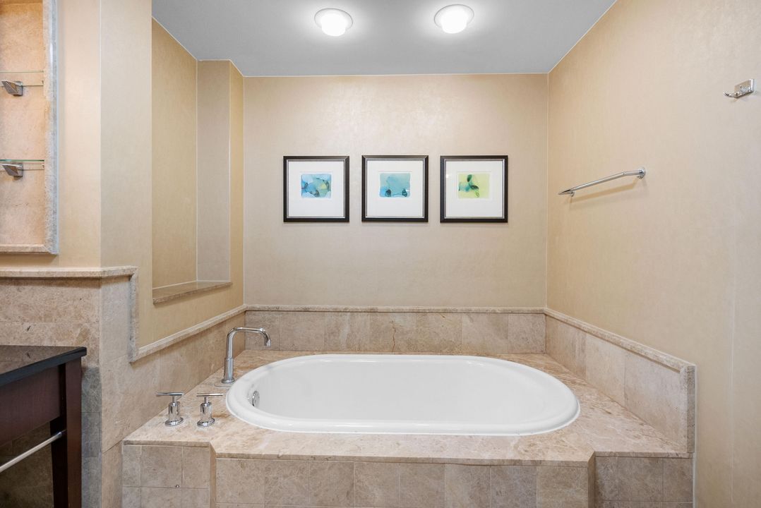 For Sale: $625,000 (1 beds, 1 baths, 752 Square Feet)