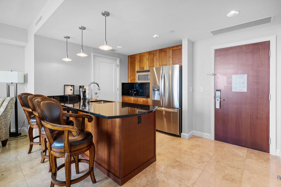 For Sale: $625,000 (1 beds, 1 baths, 752 Square Feet)