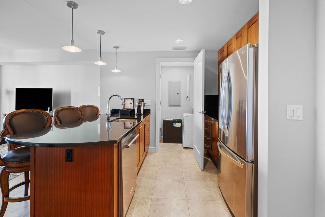 For Sale: $625,000 (1 beds, 1 baths, 752 Square Feet)