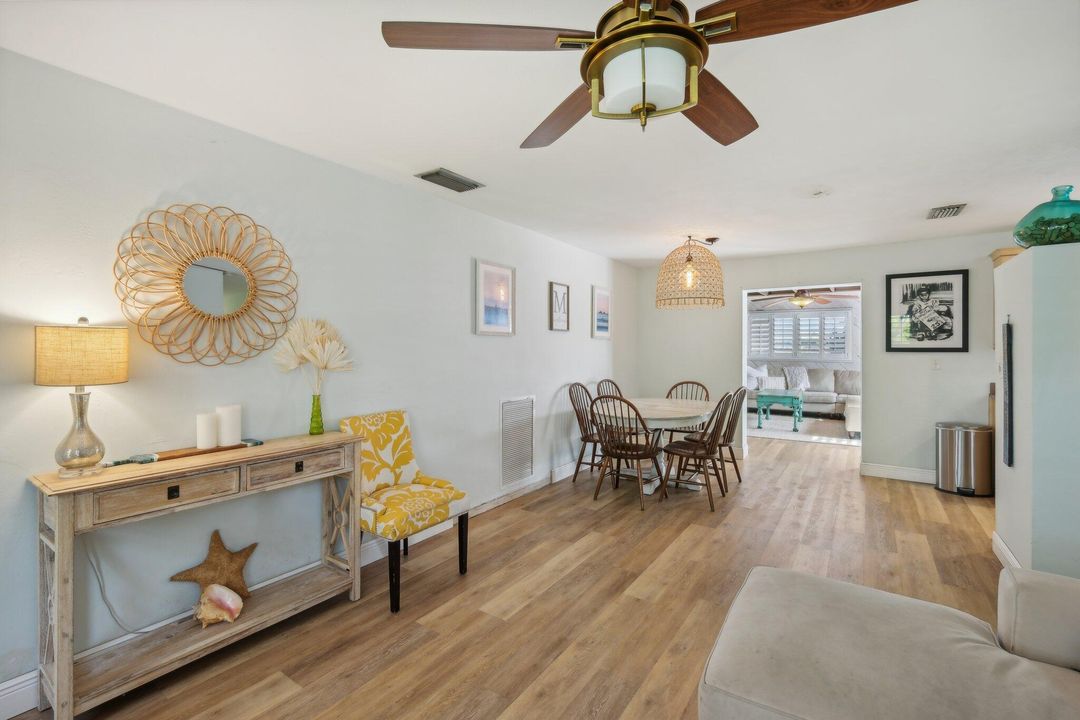 For Sale: $565,000 (2 beds, 2 baths, 1272 Square Feet)