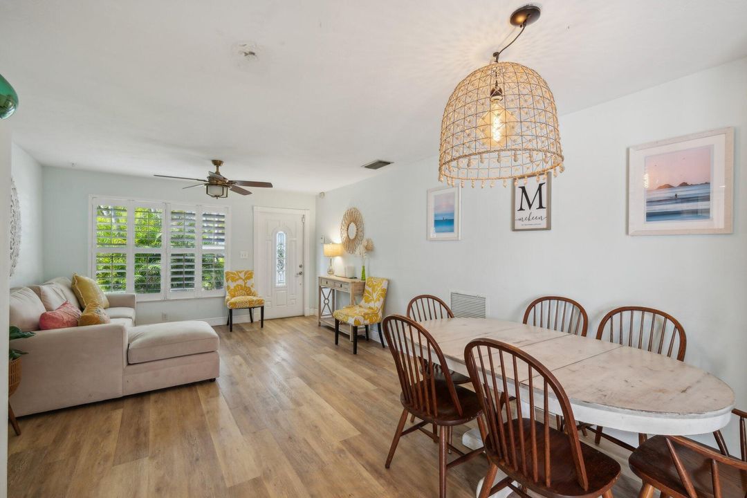 For Sale: $565,000 (2 beds, 2 baths, 1272 Square Feet)